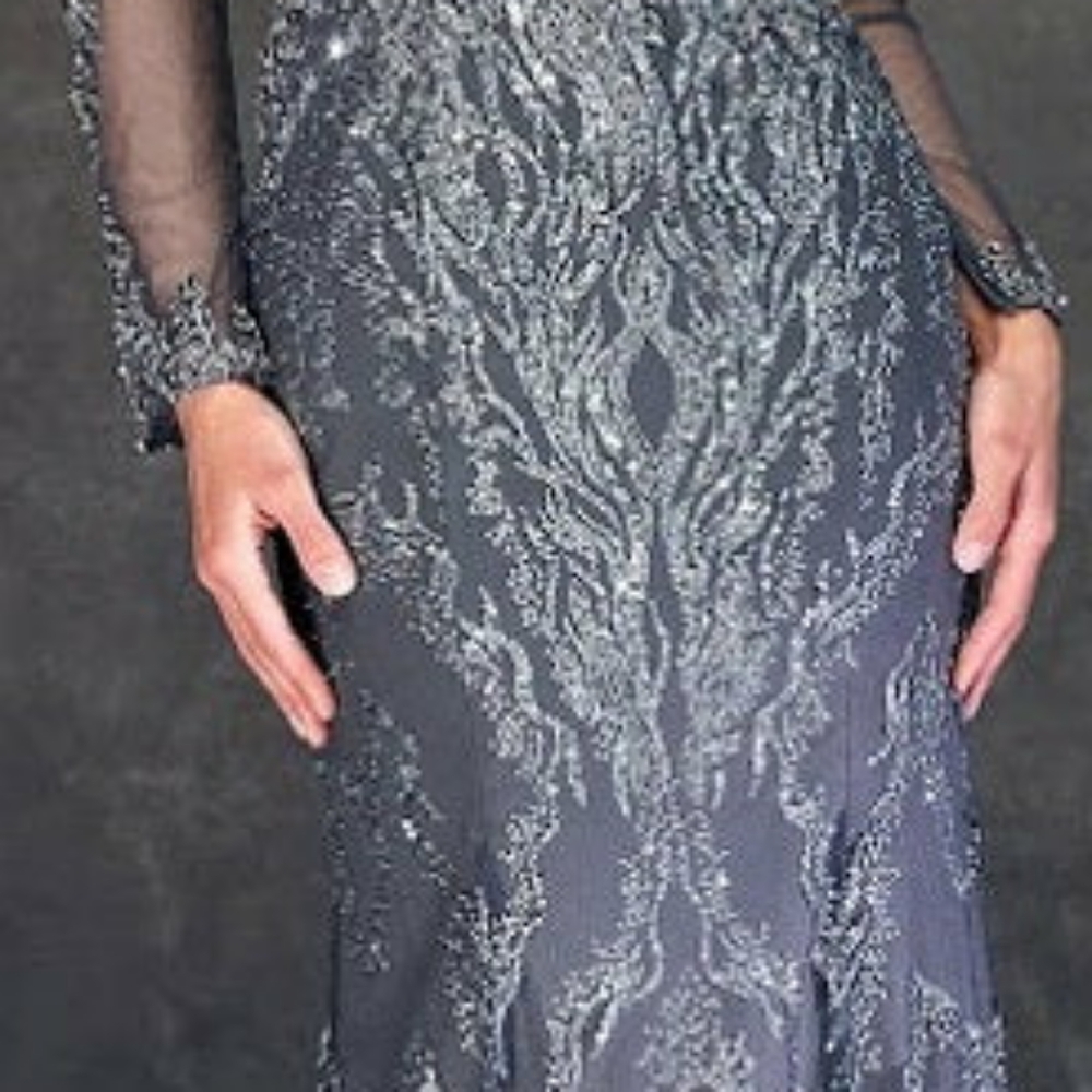 Formal dress - Picture 3 of 9